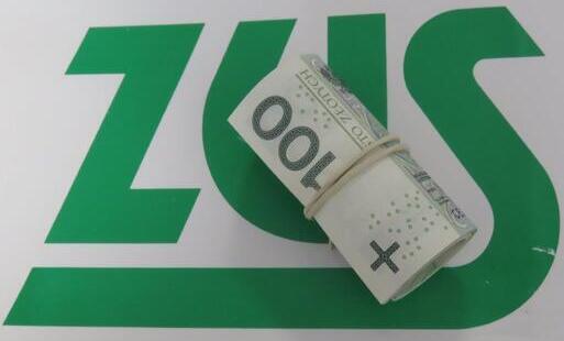 Zdjęcie do Dodatek dla sieroty zupełnej. Wdowa z rentą po mężu go nie otrzyma